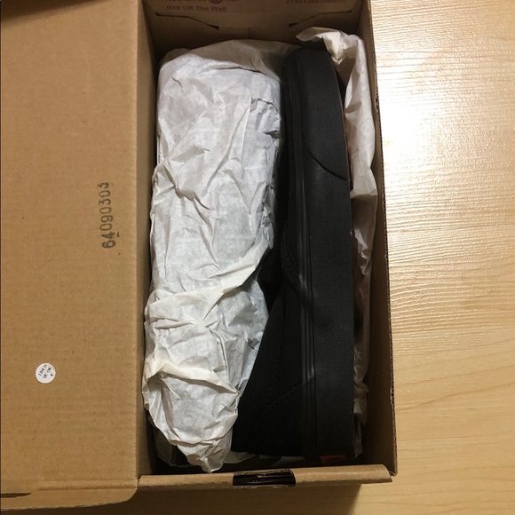 Vans Classic Slip-On Women’s Shoe in Black - Picture 5 of 5